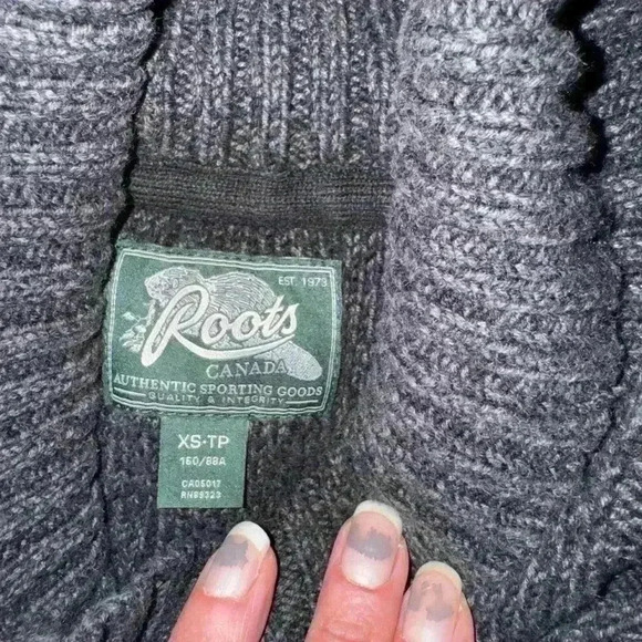 Roots  sweater - Picture 3 of 3